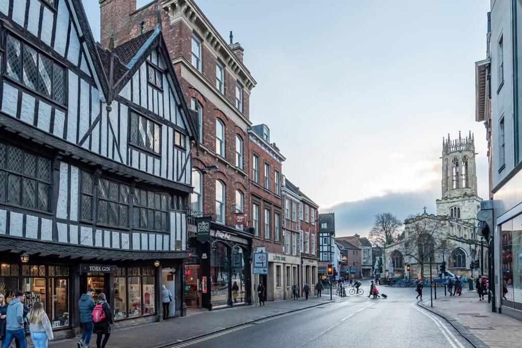 Luxury Apartment Rowntree House Across From The Shambles ヨーク エクステリア 写真