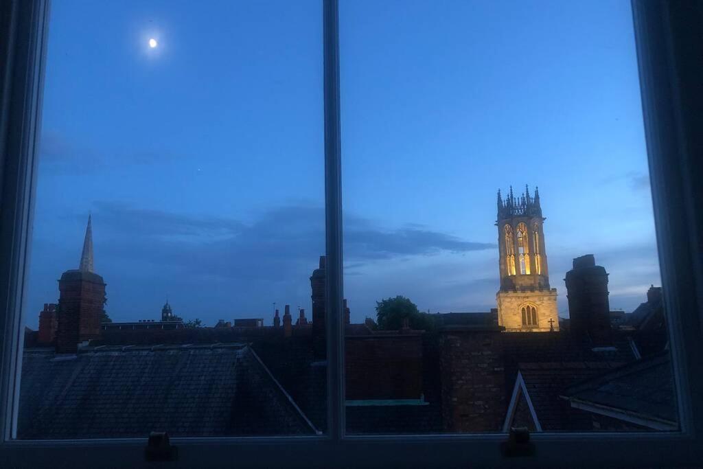 Luxury Apartment Rowntree House Across From The Shambles ヨーク エクステリア 写真