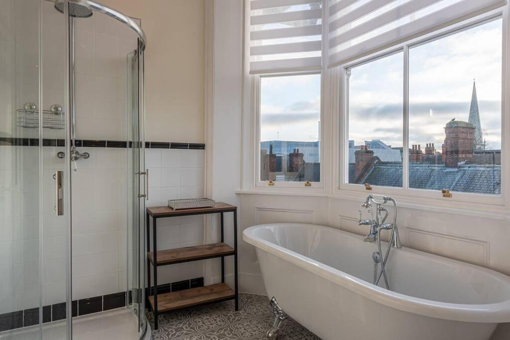 Luxury Apartment Rowntree House Across From The Shambles ヨーク エクステリア 写真