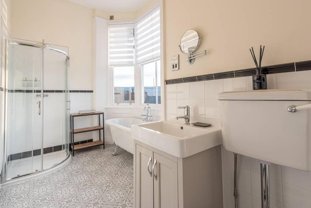 Luxury Apartment Rowntree House Across From The Shambles ヨーク エクステリア 写真